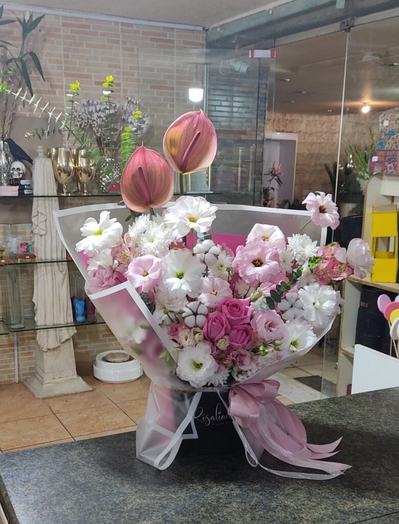 باکس گل ویژه یک طرفه طرح تارا از اطلس گل شیراز