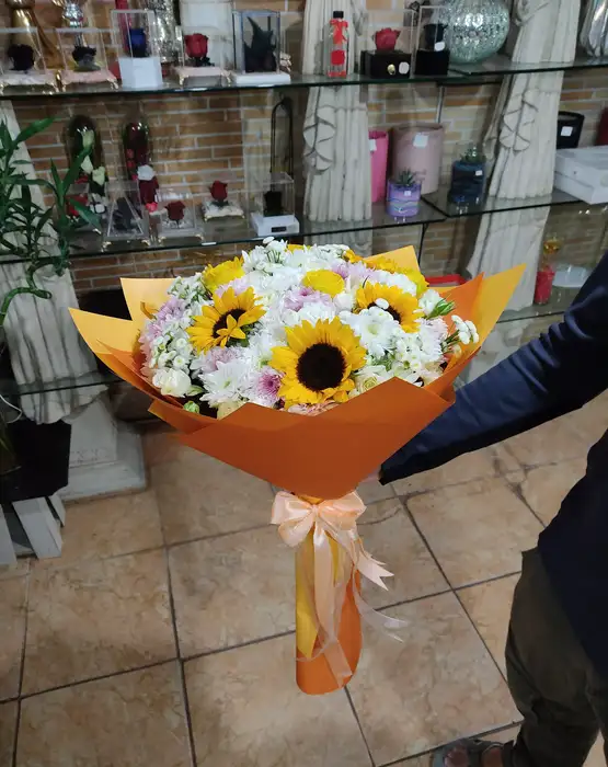 دسته گل گرد آفتابگردان طرح درسا از اطلس گل گل فروشی آنلاین شیراز