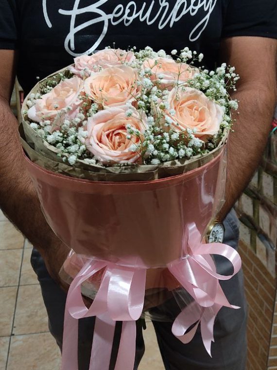 سفارش و خرید آنلاین دسته گل گرد طرح یوتاب از اطلس گل در شیرا زیبا .