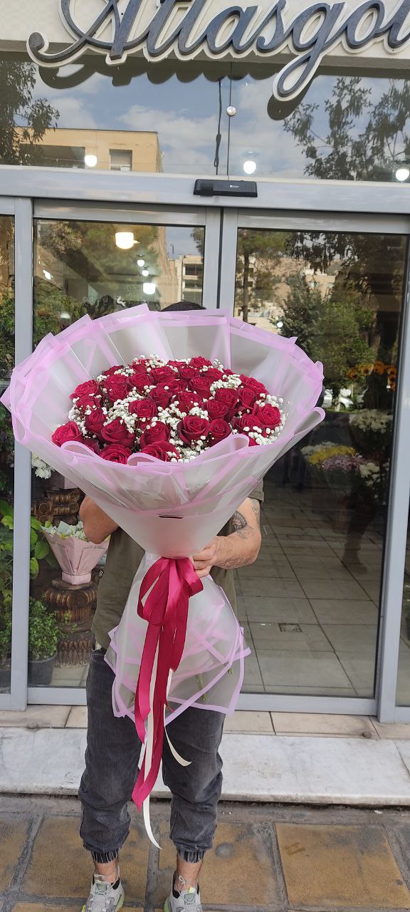 سفارش وخرید آنلاین دسته گل رز هلندی طرح نارسیس از گلفروشی اطلس گل در شیراز زیبا.