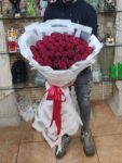 سفارش و خرید آنلاین دسته گل رز هلندی قرمز طرح مهوش از اطلس گل شیراز .