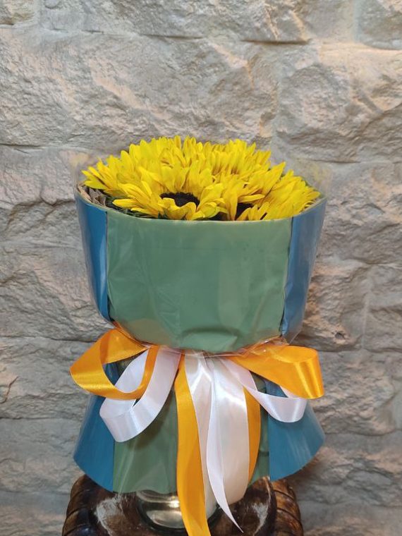 سفارش و خرید دسته گل پوکت آفتابگردان طرح نازنین از اطلس گل گل فروشی آنلاین شیراز.