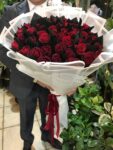 سفارش و خرید آنلاین دسته گل گرد رز هلندی طرح منیر از اطلس گل در شیراز زیبا مخصوص ولنتاین و عشق.