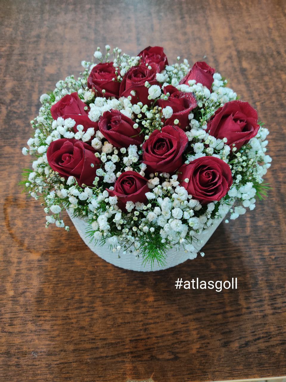 سفارش و خرید آنلاین باکس گل گرد رز هلندی طرح ایراندخت از گلفروشی اطلس گل در شیراز زیبا.
