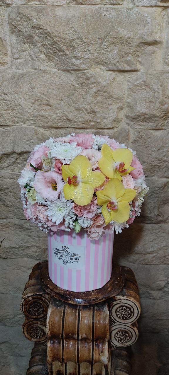 سفارش و خرید آنلاین باکس گل گرد طرح سمیه از اطلس گل گل فروشی در شیراز زیبا.