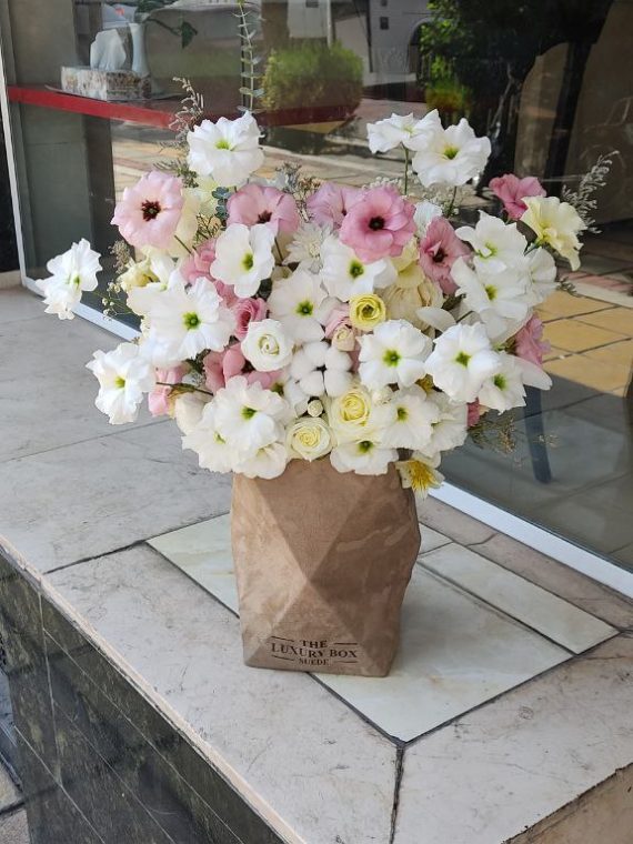 خرید و سفارش آنلاین باکس گل یک‌طرفه طرح طلایی از اطلس گل شیراز .