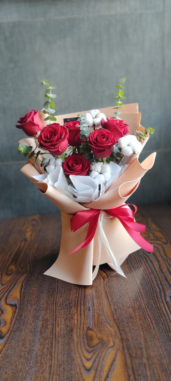 سفارش و خرید آنلاین باکس گل یک‌طرفه طرح الهام از اطلس گل شیراز.