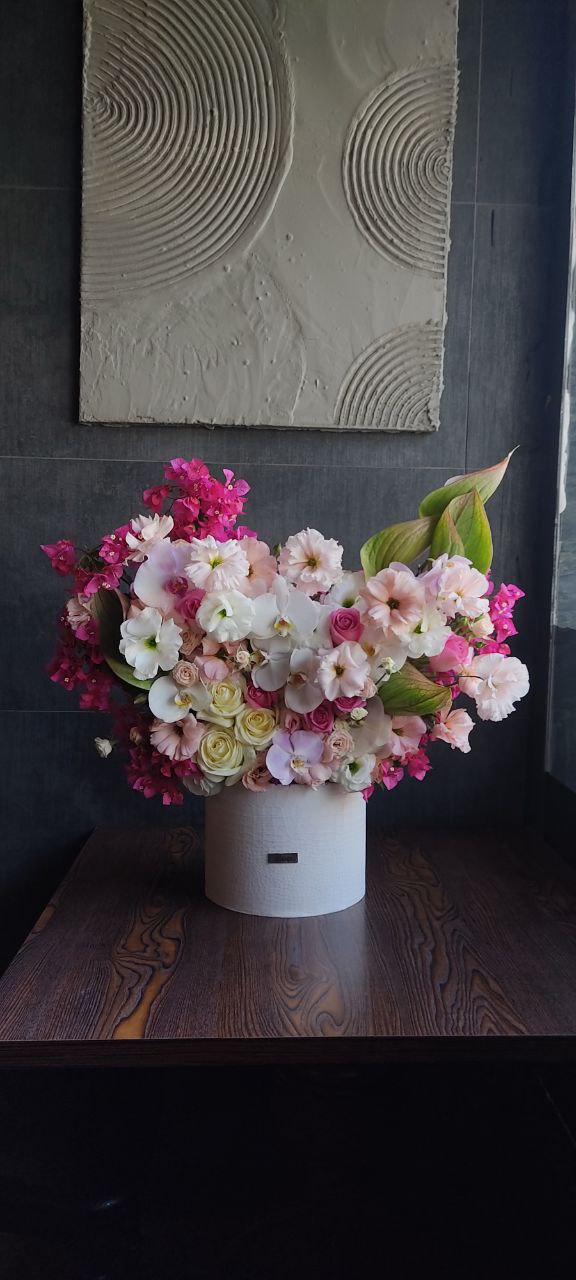 سفارش و خرید آنلاین باکس گل لاکچری طرح دماوند از اطلس گل شیراز.