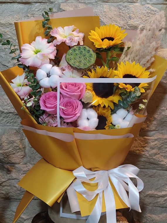 سفارش و خرید آنلاین باکس گل یک‌طرفه طرح تارا از اطلس گل در شیراز.