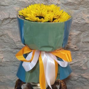 دسته گل بوکه آفتابگردان هدیه گرفته شده در اطلس گل ، نگهداری و آموزش در شیراز.