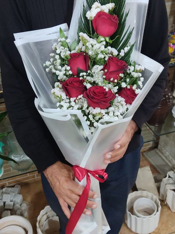 سفارش و خرید آنلاین دسته گل رز هلندی یک‌طرفه طرح شیفته از گل فروشی اینترنتی اطلس گل در شیراز زیبا.