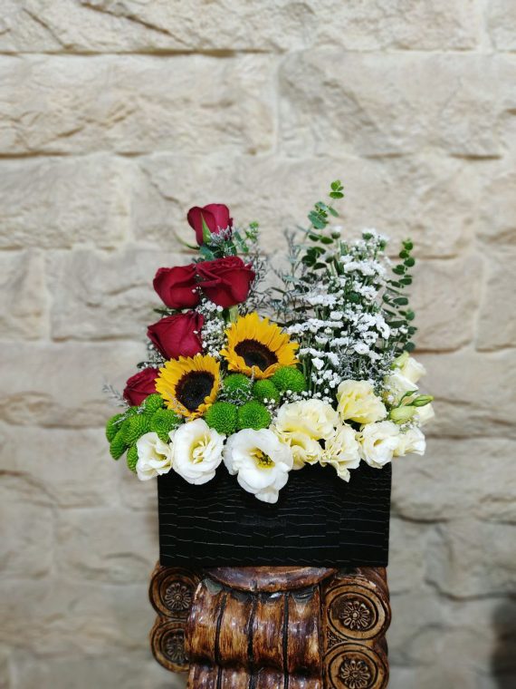 سفارش و خرید آنلاین باکس گل آنلاین اطلس گل طرح شیدا از گلفروشی اطلس گل در شیراز زیبا.