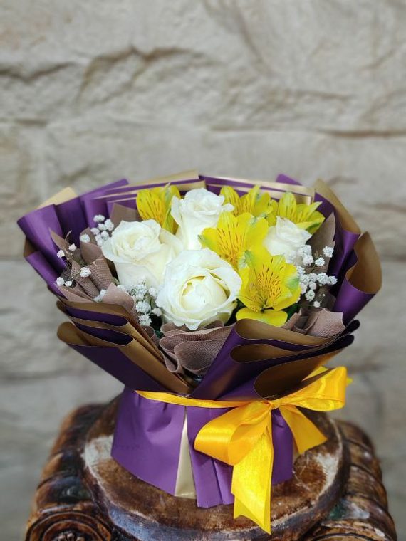 سفارش و خرید آنلاین باکس گل اقتصادی شیراز طرح مینو از اطلس گل در شیراز زیبا.