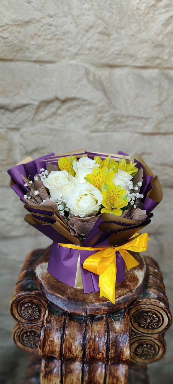 سفارش و خرید آنلاین باکس گل اقتصادی شیراز طرح مینو از اطلس گل در شیراز زیبا.