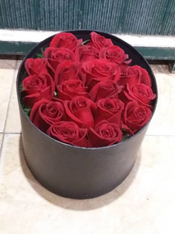 سفارش و خرید آنلاین باکس گل رز قرمز طرح یاسمن از اطلس گل شیراز .