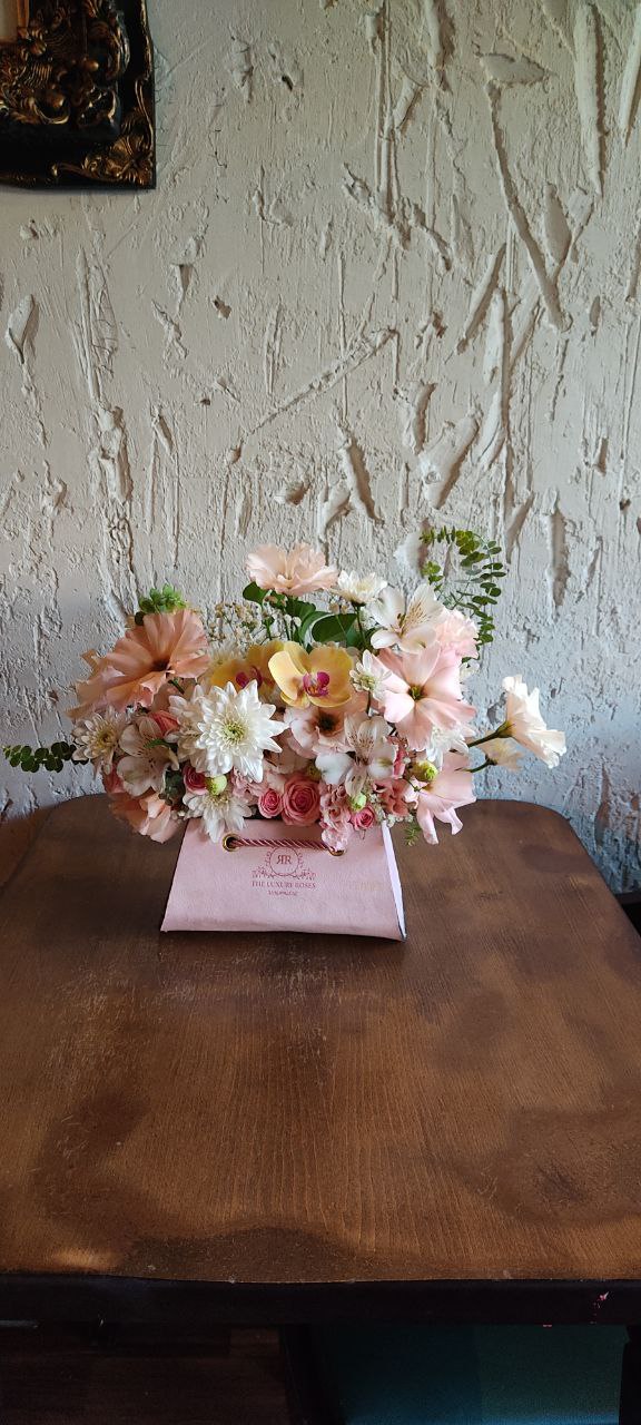 سفارش و خرید آنلاین باکس گل خواستگاری طرح مهرآور از گلفروشی اینترنتی اطلس گل در شیراز زیبا.