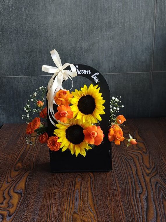 سفارش و خرید آنلاین باکس گل آنلاین طرح آلا از اطلس گل.