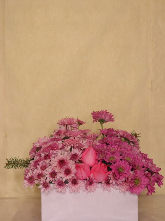 سفارش و خرید آنلاین باکس گل نامزدی طرح آیدا از اطلس گل در شیراز زیبا.