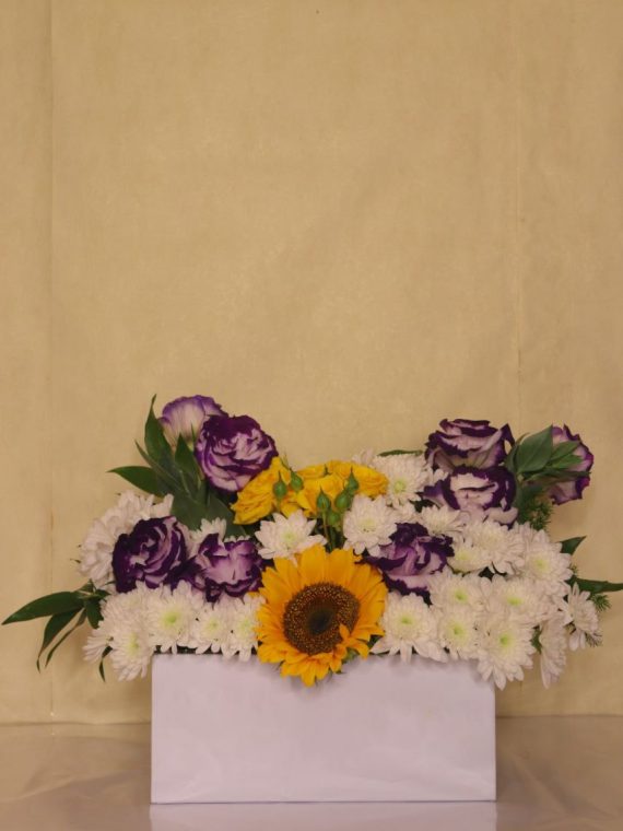 سفارش و خرید باکس گل آفتابگردان طرح پروین از گلفروشی آنلاین اطلس گل در شیراز.
