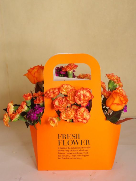 سفارش و خرید آنلاین باکس گل ویژه طرح شیرین از اطلس گل در شیراز زیبا.