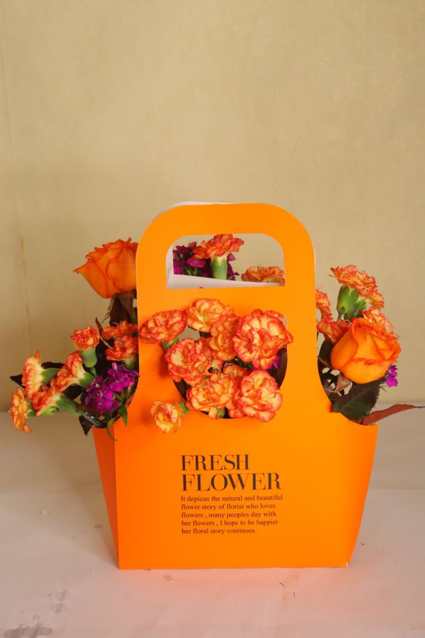 سفارش و خرید آنلاین باکس گل ویژه طرح شیرین از اطلس گل در شیراز زیبا.