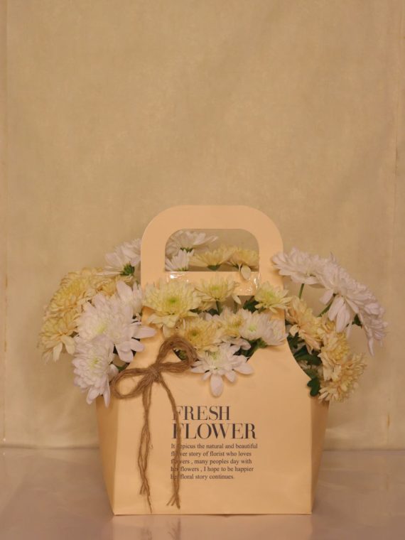 سفارش و خرید آنلاین باکس گل کیفی طرح پریا از اطلس گل شیراز.