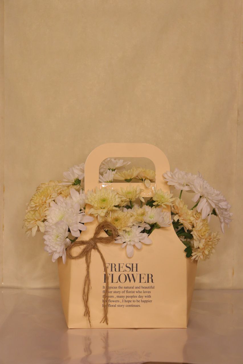 سفارش و خرید آنلاین باکس گل کیفی طرح پریا از اطلس گل شیراز.