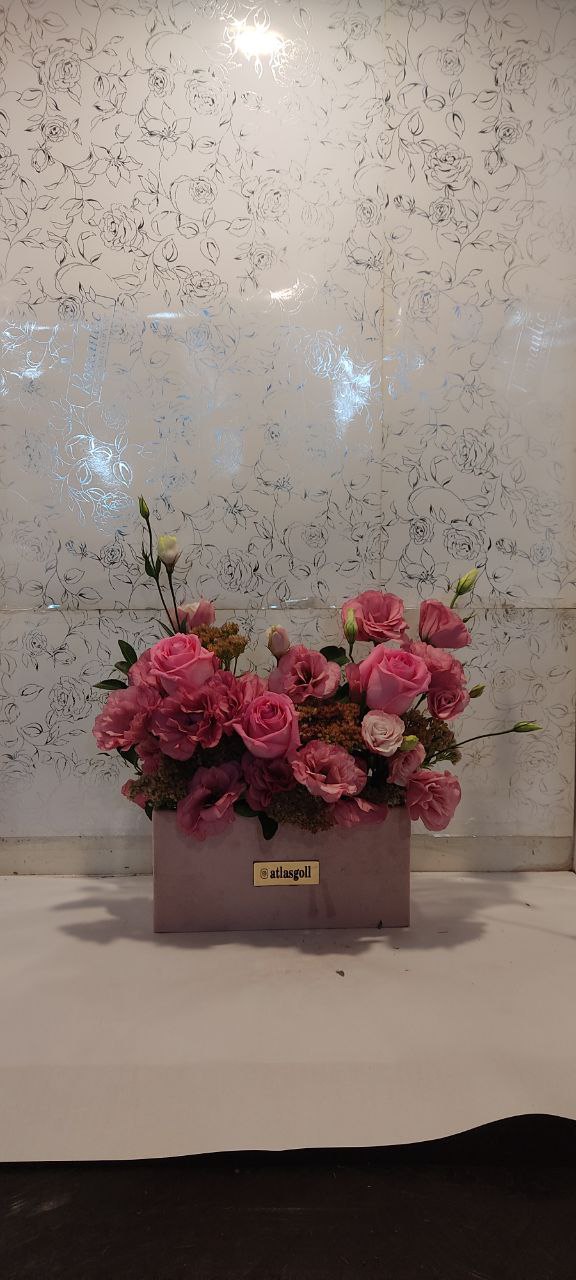 سفارش و خرید آنلاین باکس گل خواستگاری طرح فرنگیس از گلفروشی آنلاین شیراز اطلس گل زیبا.