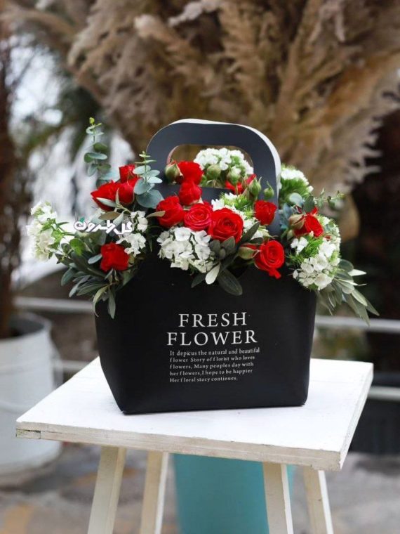 سفارش اینترنتی و خرید آنلاین باکس گل کیفی طرح الهام از گلفروشی آنلاین در شیراز زیبا ، اطلس گل زیبا.