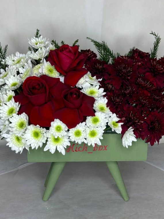 سفارش آنلاین و خرید باکس گل خواستگاری طرح مهنا از گلفروشی آنلاین شیراز یعنی اطلس گل با بهترین گلها.