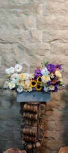 خرید آنلاین باکس گل خاص در شیراز از اطلس گل. عکس باکس گل کشیده مستطیلی طرح آذینه