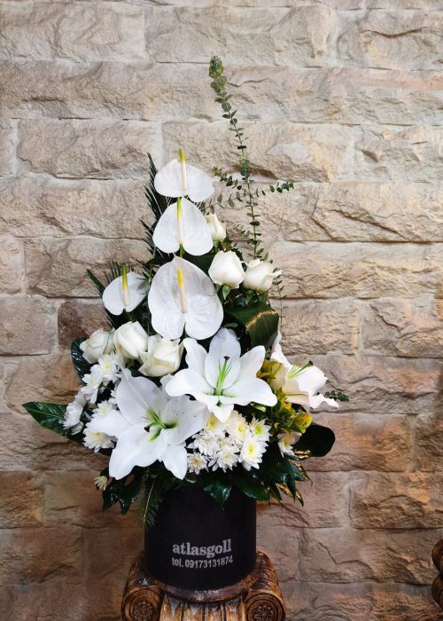 سفارش و خرید آنلاین سبد گل خاکسپاری و تسلیت طرح نیما از گل فروشی اطلس گل در شیراز زیبا.