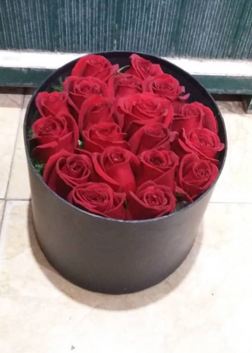 سفارش و خرید آنلاین باکس گل رز قرمز طرح یاسمن از اطلس گل شیراز .