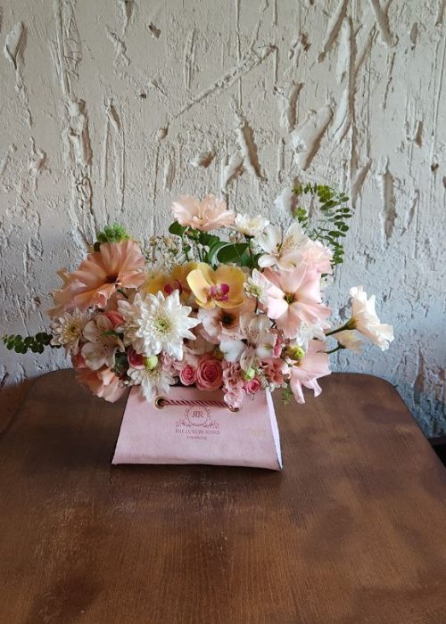 سفارش و خرید آنلاین باکس گل خواستگاری طرح مهرآور از گلفروشی اینترنتی اطلس گل در شیراز زیبا.