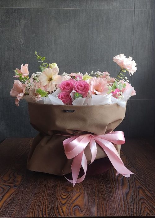 سفارش و خرید آنلاین باکس گل خواستگاری طرح تینا از اطلس گل شیراز زیبا.