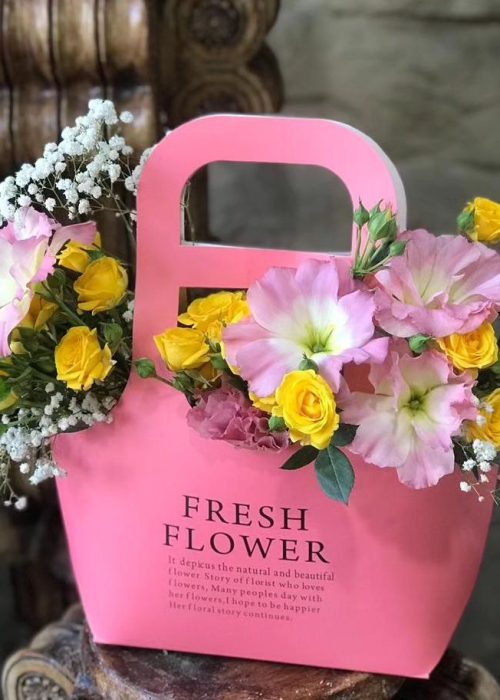 سفارش اینترنتی و خرید آنلاین باکس گل کیفی طرح نسترن از گلفروشی اطلس گل در شیراز زیبا.